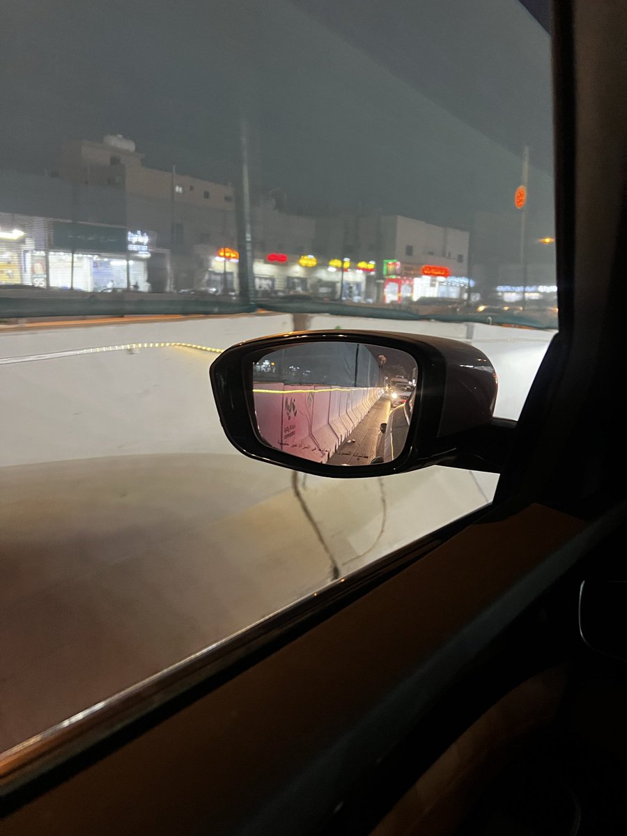 المشروع هذا مفروض يغيرون اسمه من الرياض خضراء الى الرياض زحمه الرياض خنقه اي شي لانهم يخنقون ام الشارع كم شهر وبعدها مانشوف خضار