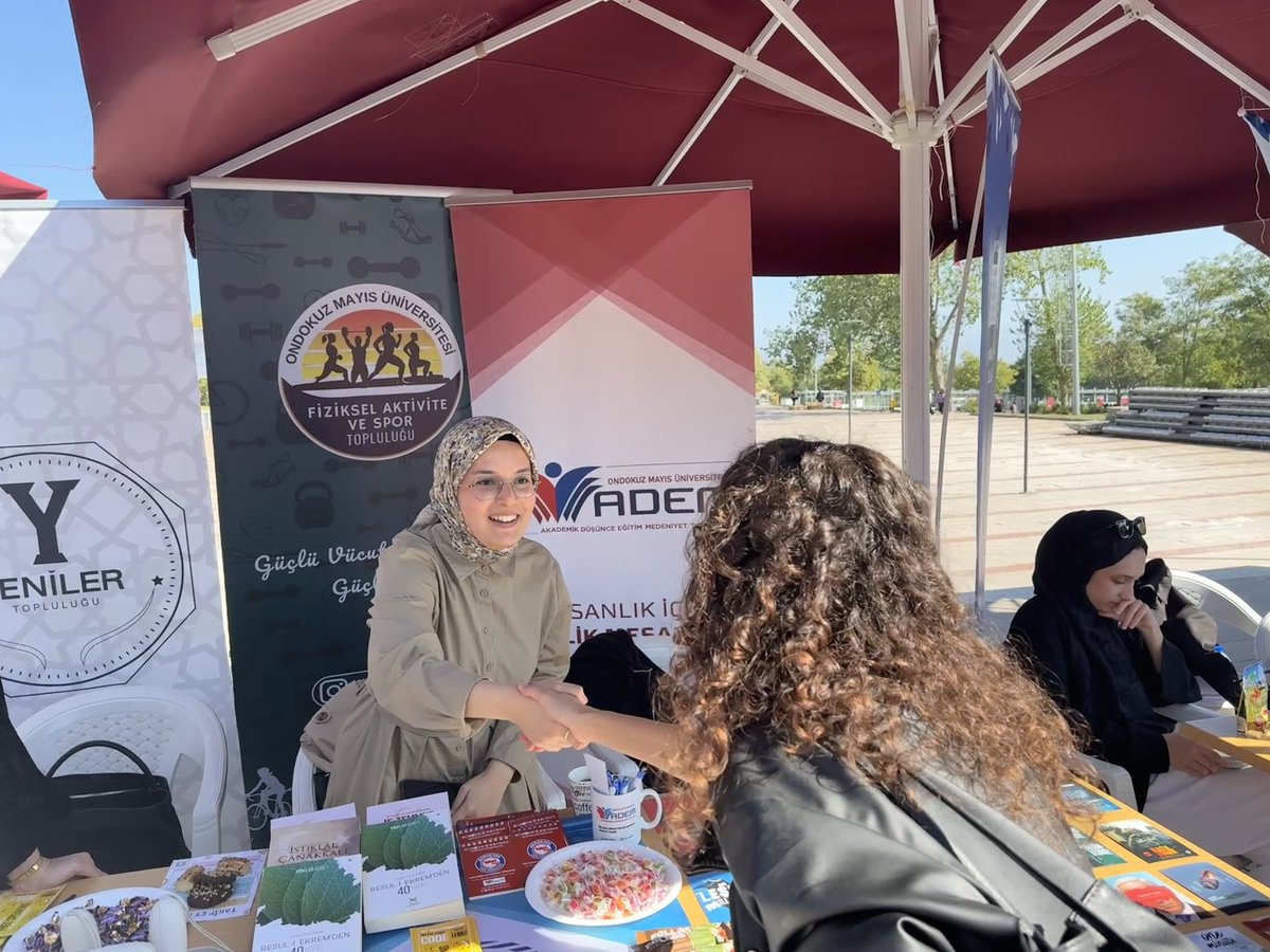 📍 Topluluk Tanıtım Günleri – 2. Gün
Gazze’de 2 yıldır süren soykırıma dikkat çekmek ve Filistinli kardeşlerimizin yanında olduğumuzu göstermek için Filistin temalı bir stand açtık. 🇵🇸

Fotoğraf sergimiz ve boykot köşemizle zulmü bir kez daha hatırlattık, farkındalık oluşturduk.