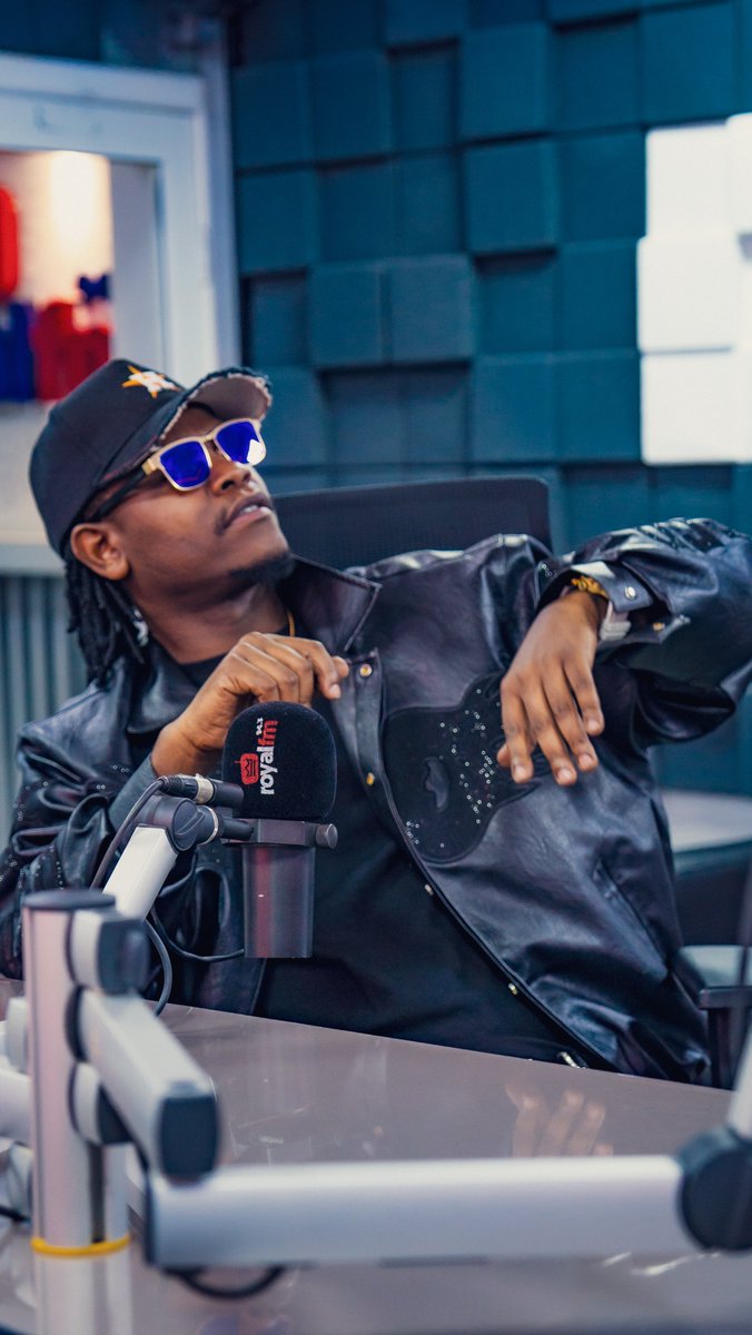 RoyalFMRwanda's tweet photo. .@BruceMelodie back in the building! Always a vibe when he pulls up to our studio ๐ฅ #DriveTyme https://t.co/VveRuaTMuA