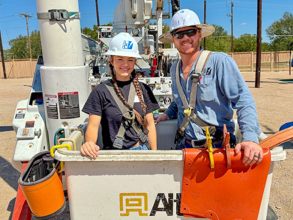 PedernalesCoop's tweet image. Our first-ever PEC Job Shadow Day was a success! More than 100 high school students received a hands-on introduction to the lineworker trade. Thank you to everyone who joined us! Learn more: shr.link/job-shadow-day… #PECProud #FutureLineworkers