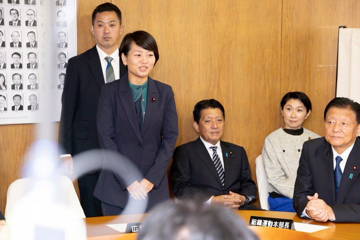 _SuzukiTakako_'s tweet photo. 【広報本部長を拝命致しました】
本日、自民党の広報本部長を拝命致しました。

￼党に対する信頼回復に欠かせぬ広報、発信力と言われており、プレッシャーは言葉に簡単に表せぬものです…

ただ、高市総裁より直接「絶対に受けて欲しい」とお声を掛けて頂いたからには、とにかく全力を尽くす所存です。

本日の総務会での就任挨拶は、日頃から訴えていることを述べさせていただきました。

それは党員、党友のみなさまの声をしっかり聞くことのみならず、与党の矜持は、広くあまねく国民のみなさんの声を聞いて、それに応えることだと思っているということ。

そして、選挙に強いだけではなく、信頼関係や人間関係に強い、“やっぱり自民党だ”と思っていただけるよう、広報本部の立場から頑張っていきたい、と述べさせて頂きました。

多くの皆様からのご指導のもと、職責を果たして参る所存です。