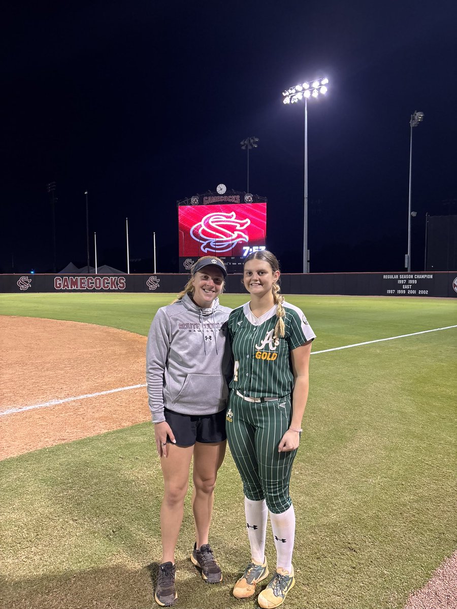 AGTSpencer14U's tweet photo. Huge thanks to @GamecockSoftbll for hosting our very own @WPorterfield29 at last week’s Thursday Softball Clinic 💪 She had an incredible time working with the coaches  and cant wait until she’s back on the field in Columbia!❤️🖤 #GoGamecocks
@ashleychastain @kkrupit @AGTamborra https://t.co/etpeNF6R8o