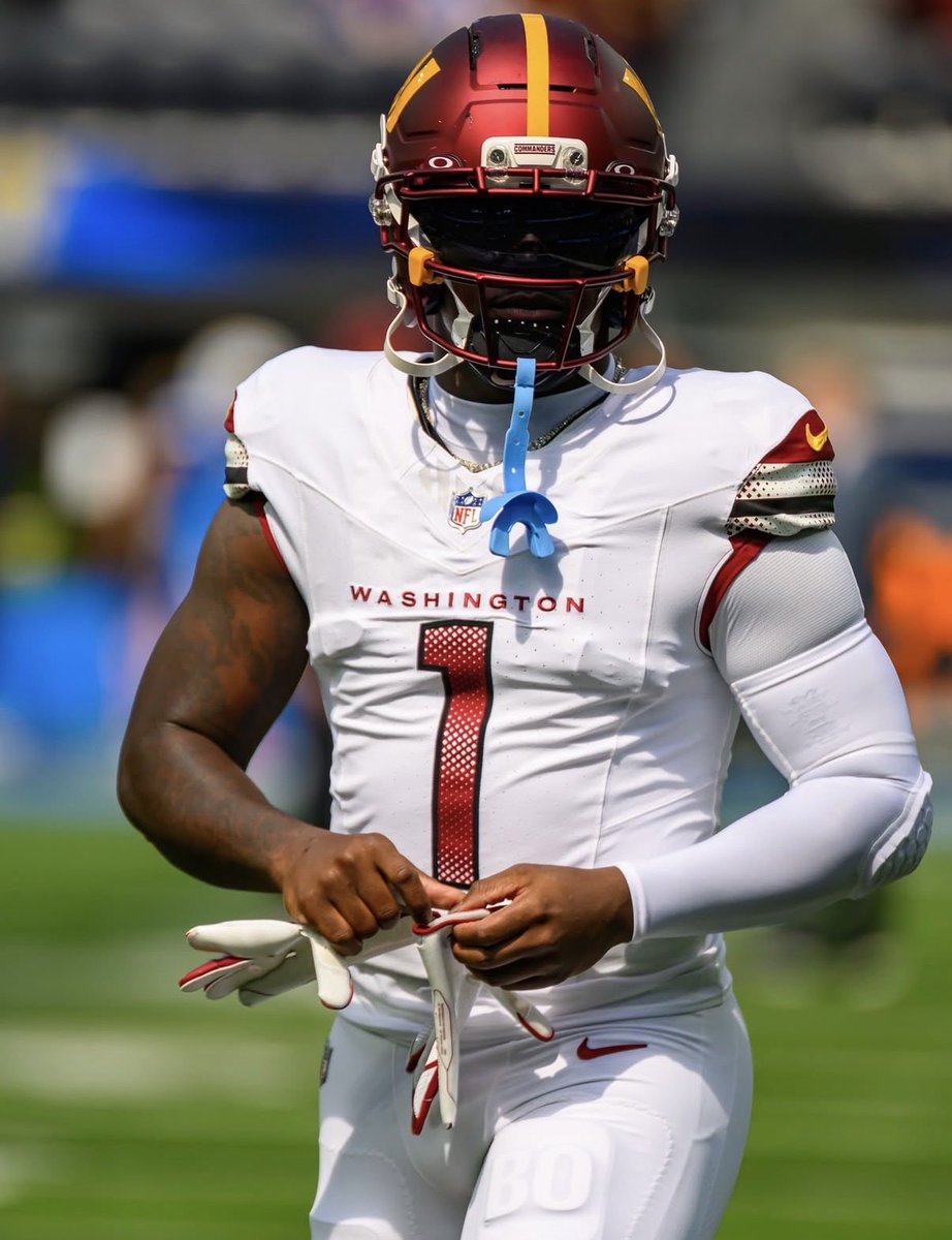 JayDanielsMVP's tweet image. Deebo Samuel this season through five weeks:

• 30 receptions
• 300 rec yds
• 3 rec TDs
• 7 carries
• 46 rush yds
• 1 rush TD
• 6 kickoff attempts
• 221 kickoff yds

Not bad for giving up only a fifth-round draft pick. #RaiseHail