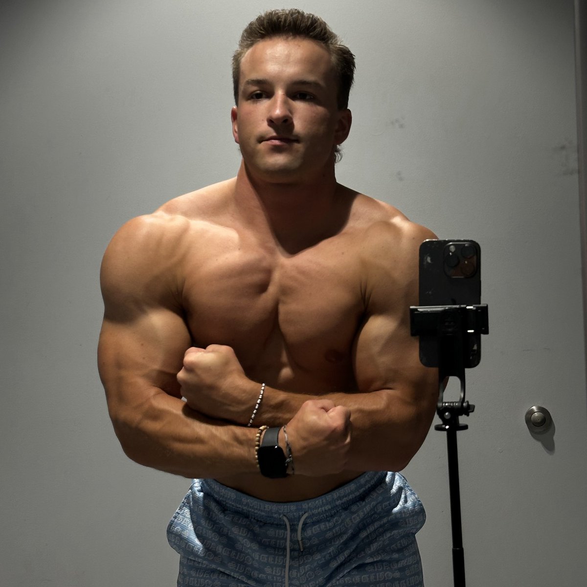 user_mm_'s tweet image. One thing I find immensely helpful to feel/connect with/&quot;find&quot; a muscle in a given exercise is to visualize the direction of the muscle fibers. 

SEE them stretching and contracting in their specific direction. Close your eyes if you must

Follow the fibers