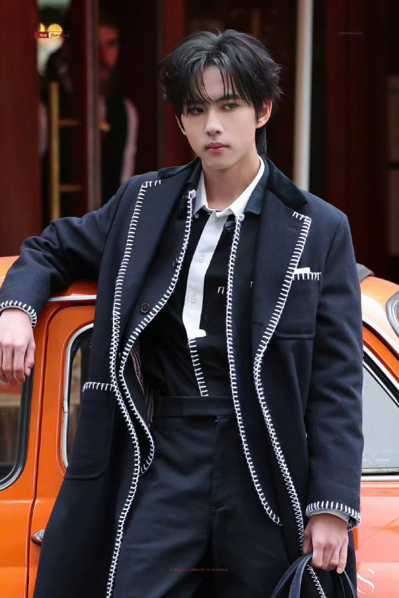 contho01130905's tweet photo. Compelling runway presence turns Thom Browne into timeless art through LIU XUAN CHENG AT PARIS FASHION WEEK's interpretation.
 
#LiuxuanchengxThomBrowne
#LiuXuanChengParisFashionWeek https://t.co/BRBpW8SOym