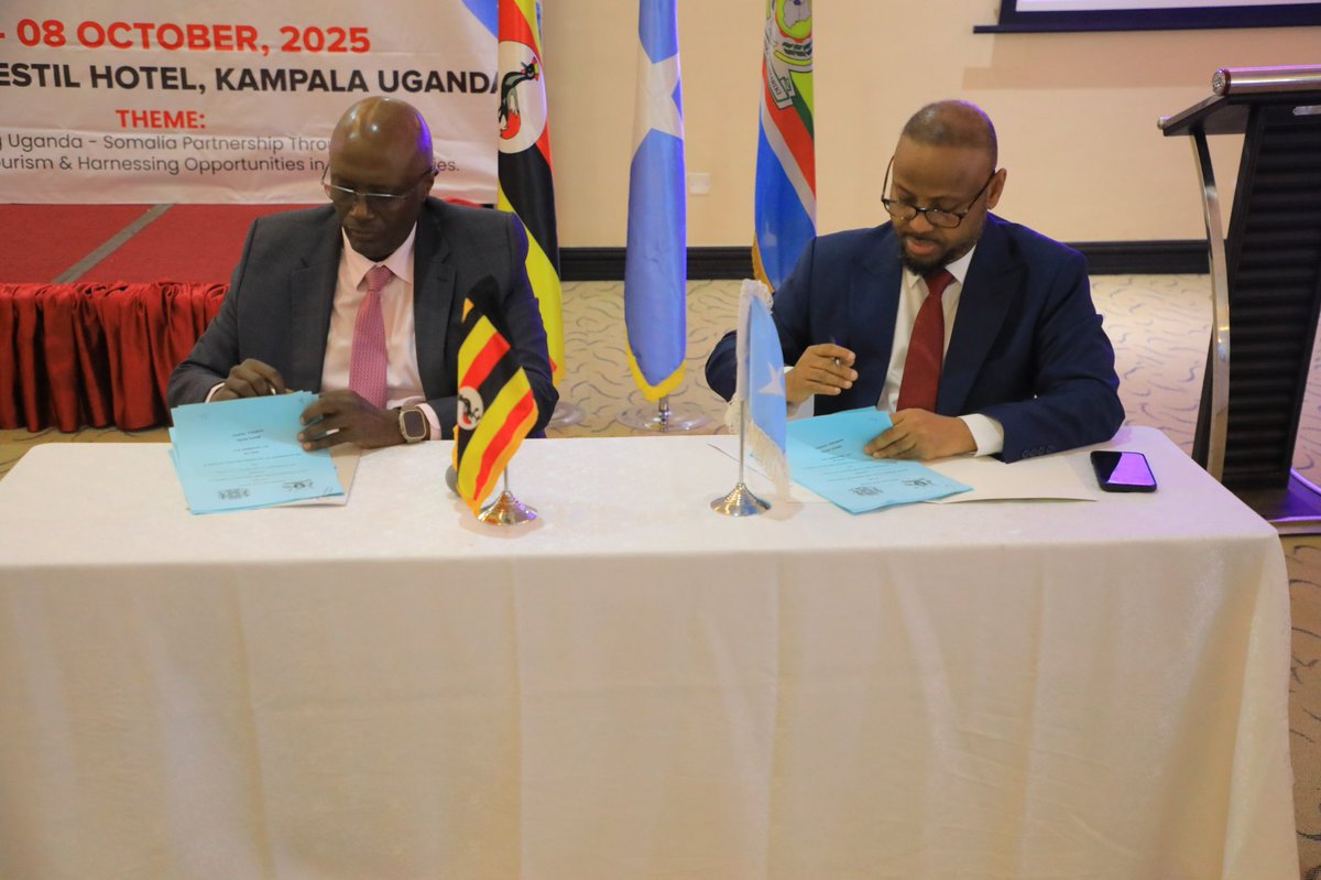 UgandaMFA's tweet photo. MofaUpdate🚨: The first session of the 2nd JPC, Investment and Business Summit  concludes with the signing of the Agreed Minutes between  🇺🇬🤝🇸🇴 at Mestil hotel, Kampala . #UGSomaliaJPC https://t.co/26xOuokNIz