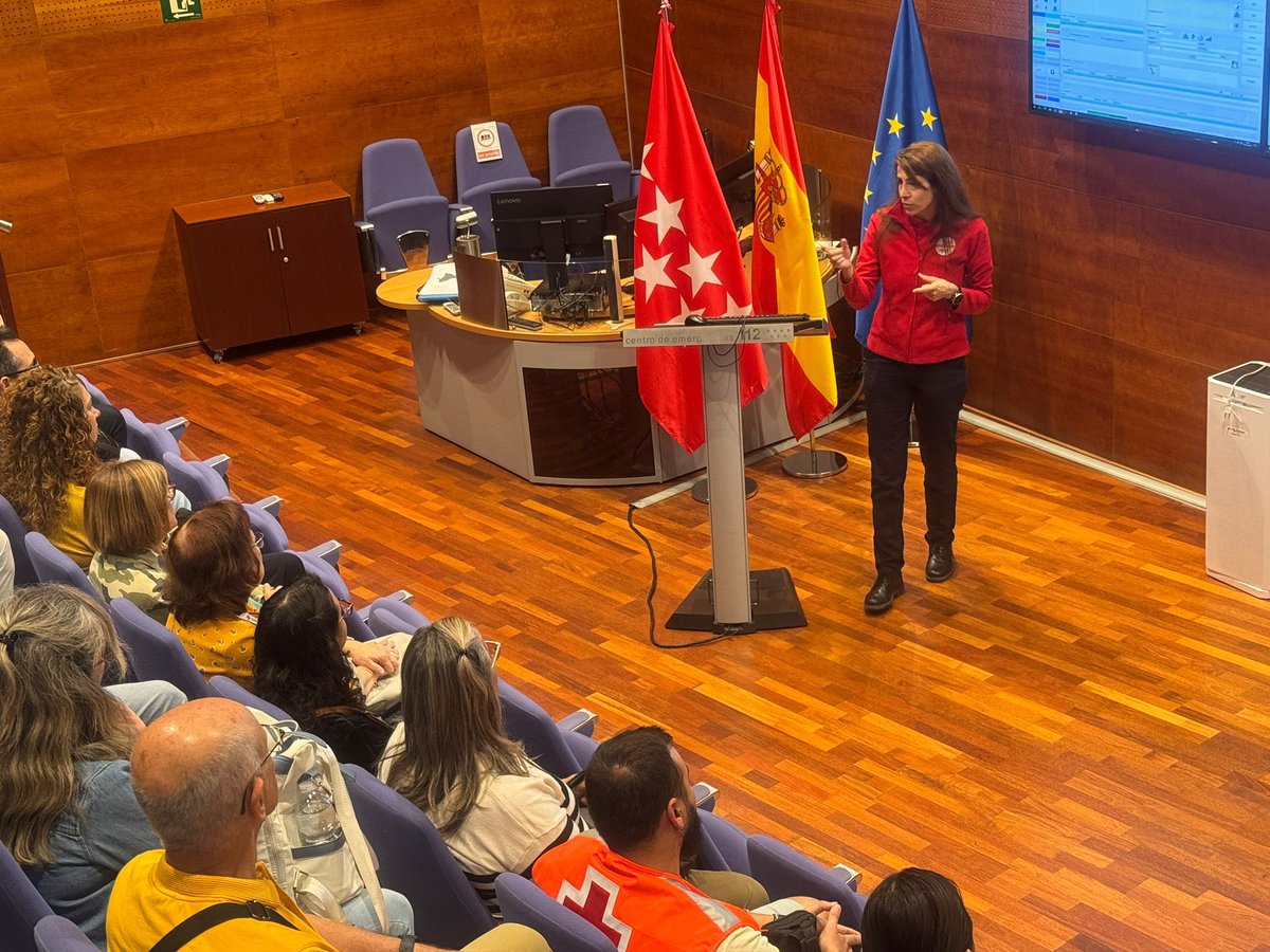 112cmadrid's tweet photo. 👋🏻 Hoy ha visitado #Madrid112 una delegación de @CruzRojaGetafe 

¡Bienvenidos!

#ASEM112 https://t.co/wSuGN8WrQd