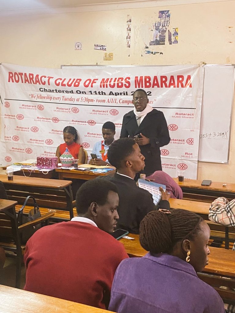 OfmubsMbarara's tweet photo. We had a wonderful session with Dr Umar Muhumuza about living within the budget..,. Fellowships are always on on every Tuesday evening from 5 to 6 at campus premises in room A/2/7.. come through always and have a blast evening with us. https://t.co/81gQRCEAmT