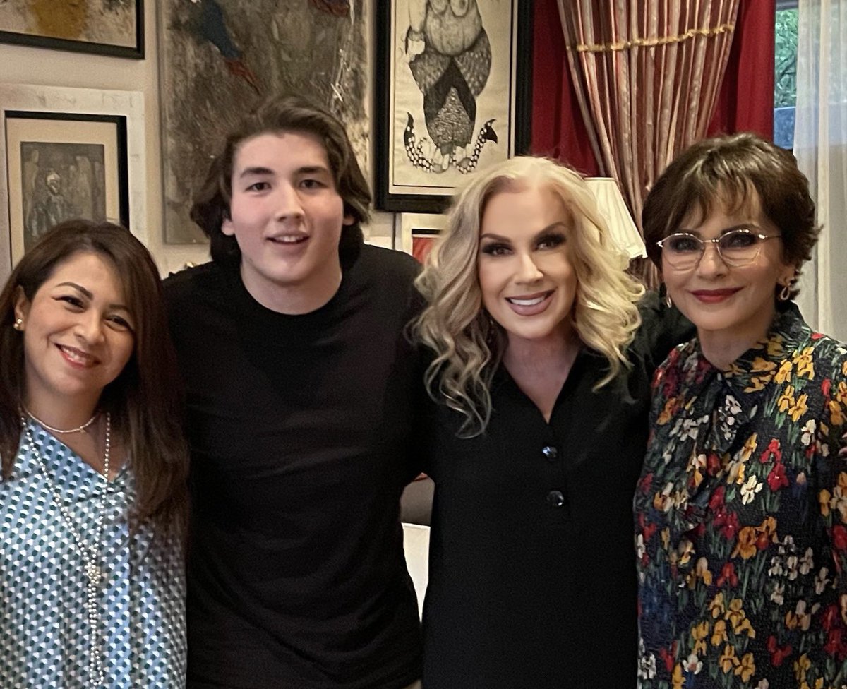 <a href="/rossmurrieta/">ROSARIO MURRIETA</a> 

¡Feliz cumpleaños, mi querida <a href="/rossmurrieta/">ROSARIO MURRIETA</a>!

En lo profesional, no cabe duda de lo ética, talentosa y apasionada que eres. Tu entrega y compromiso son realmente inspiradores.

En lo personal, tu calidez, empatía y amistad han sido un verdadero regalo, eres de