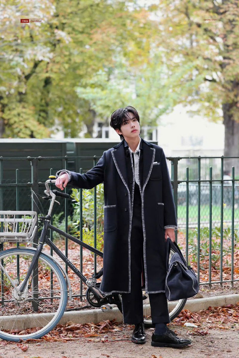 contho01130905's tweet photo. Natural sophistication commands attention as LIU XUAN CHENG AT PARIS FASHION WEEK wears Thom Browne flawlessly with grace.
 
#LiuxuanchengxThomBrowne
#LiuXuanChengParisFashionWeek https://t.co/GdcbBAjll2