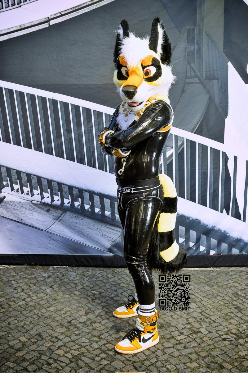pup_mylo's tweet photo. Shiny Kaiyobe, ready to brighten your day! 

📸: Taco D. Smit

#furry #fursuit #rubberfur #latex #folsomberlin https://t.co/FQmts2sJVR