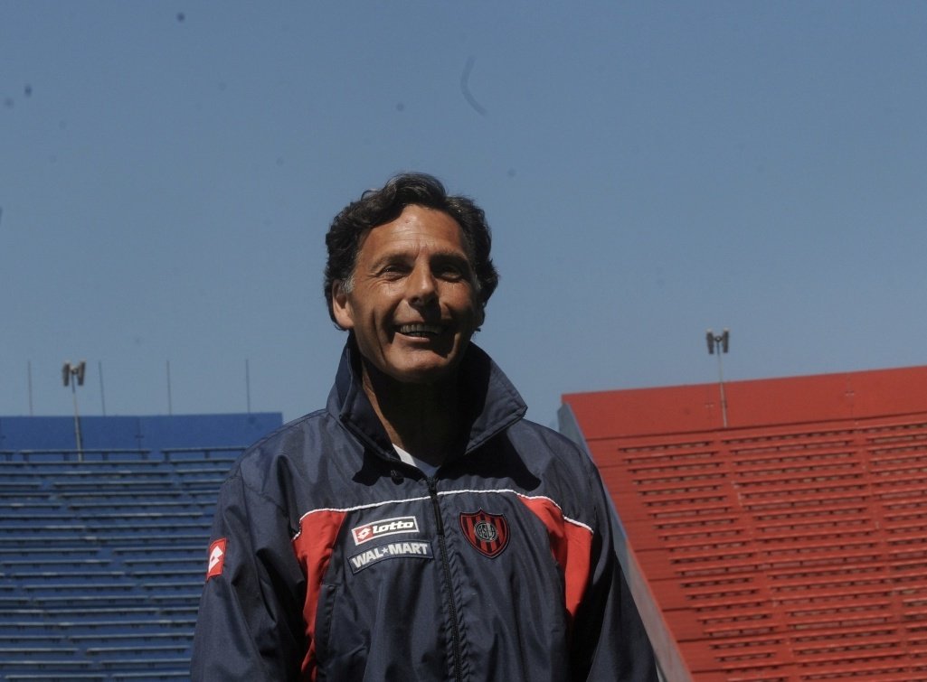 Sí, el fútbol te da vida y vos Miguel sos eso, sos fútbol.
Sea cual sea el contexto, ojalá salgas bien y sigas sonriendo con esos característicos dientes que forman esa mueca reconocible.

Ante todo, humanidad y respeto. Con la salud de los demás no se juega ni se hace “humor”.