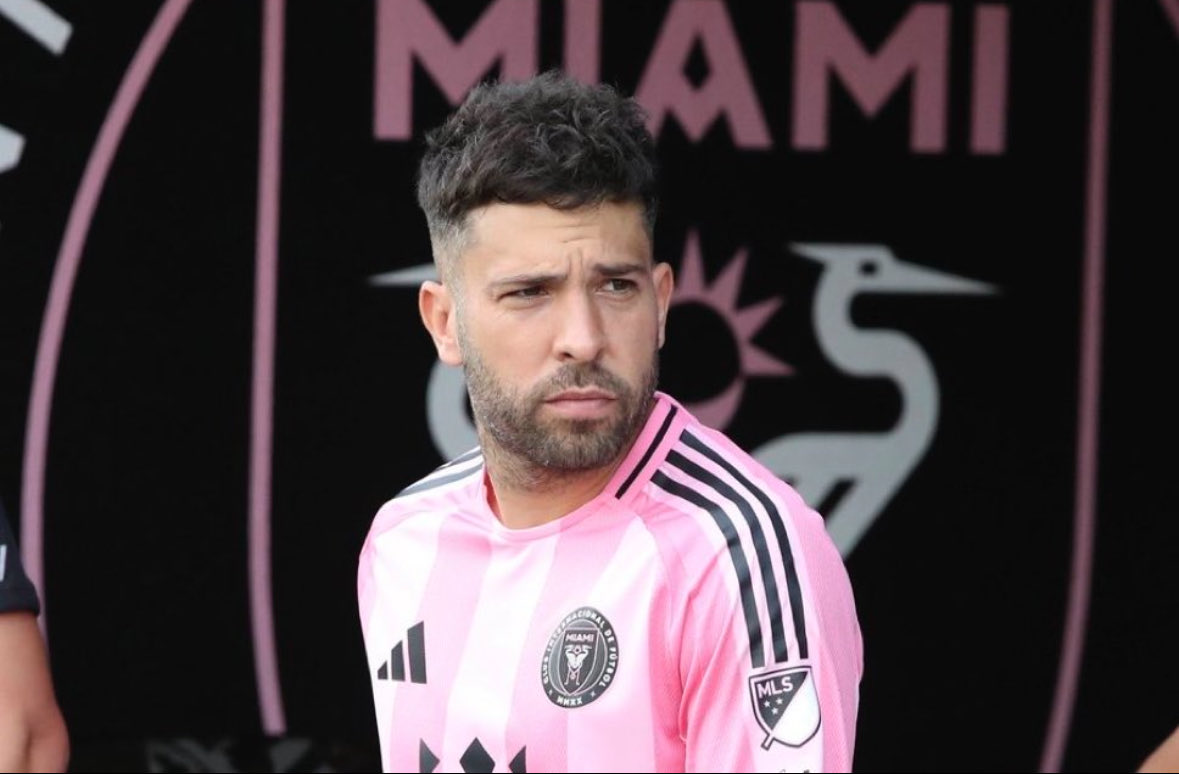 🚨| 𝐁𝐑𝐄𝐀𝐊𝐈𝐍𝐆: Jordi Alba RETIRES from football. Thanks, legend! ❤️