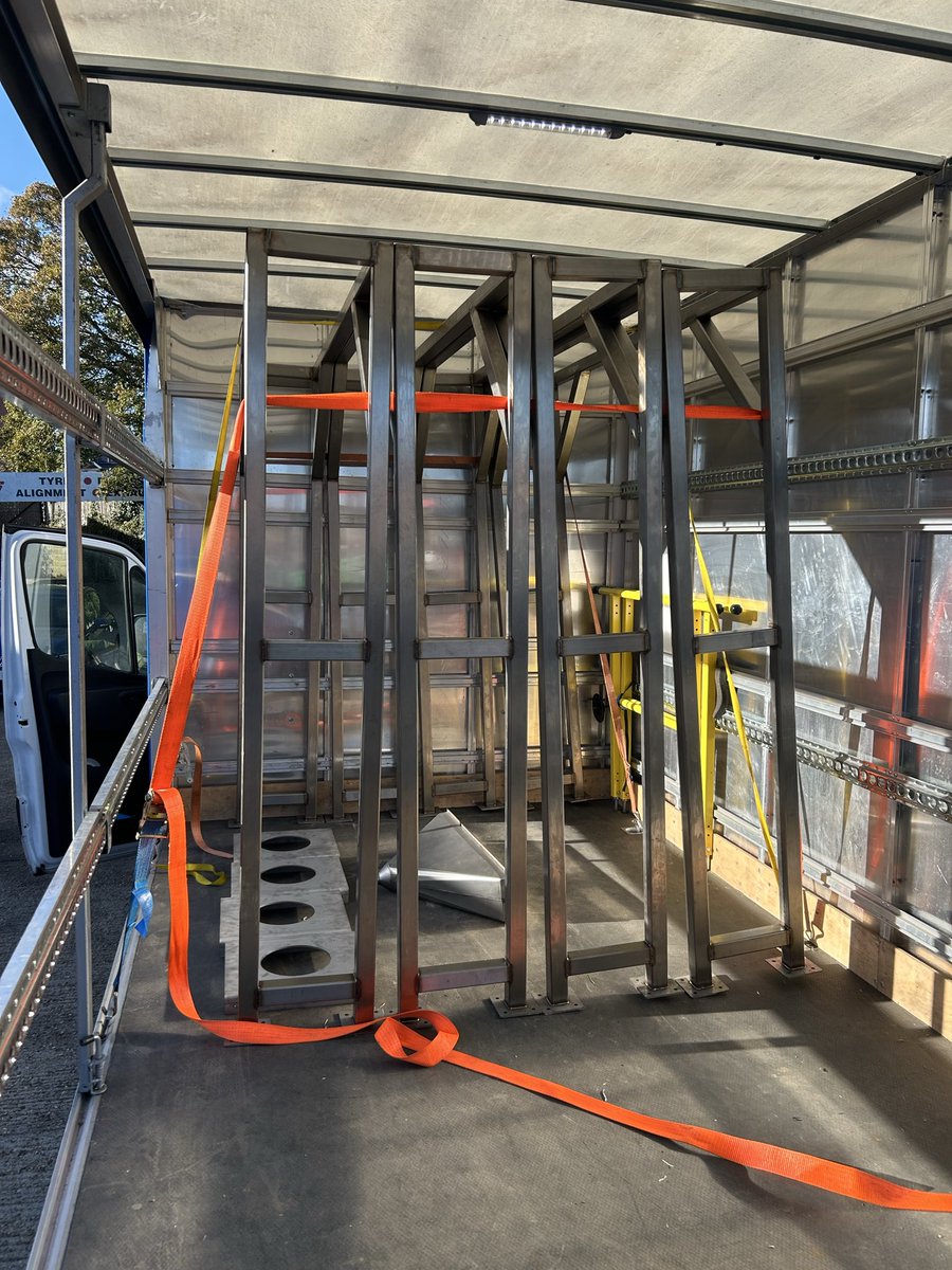 scott2gocourier's tweet image. Delighted to carry out a first job for a new customer based in #Cranleigh today 😃

Collected yesterday, these bespoke 2m high steel frames &amp;amp; accessories were delivered here this afternoon ahead of a new warehouse refurbishment #newcustomer #Merseyside
