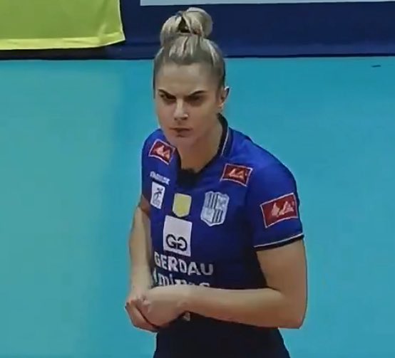 A Nowicka tá me fazendo ter saudade de dia que o minas joga, tô com saudade de ver ela com expressão de piu piu putasso depois do minas perder a vantagem de 6 pontos que nunca consegue manter 

Preciso disso 👇🏻👇🏻👇🏻👇🏻