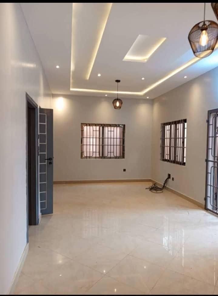 immo_bj's tweet photo. 🚨🚨 À Louer 🚨🚨

📍 Appartement de 3 chambres-salon sanitaire avec 4 douches, très propre et situé au 1er étage

🎯 Saint-Michel, Cotonou

👉🏿 Loyer  : 300.000 FCFA (habitation) / 336.000 FCFA (bureau)

☎️ 00229-0197097208 ou DM

#Beninimmo
Benin https://t.co/nOvG2bw1l4