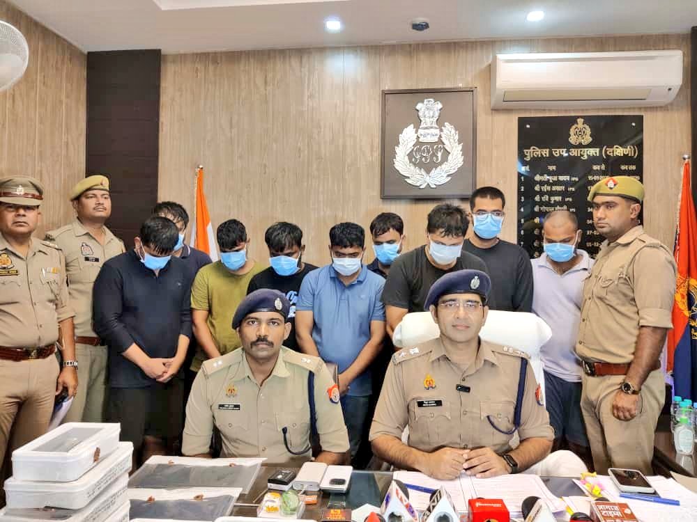 IBPS क्लर्क परीक्षा में सेंधमारी करने वाला गैंग अरेस्ट
.
#लखनऊ: मास्टरमाइंड आनंद कुमार अन्य साथियों संग गिरफ्तार, आनंद कुमार, गौरव आदित्य, हर्ष, भगीरथ की गिरफ्तारी, सुधांशु, धनंजय, राजीव नयन, मुकेश, आशीष रंजन गिरफ्तार, आरोपी अभिषेक को गिरफ्तार कर भेजा जा चुका जेल, अभ्यर्थी आदित्य