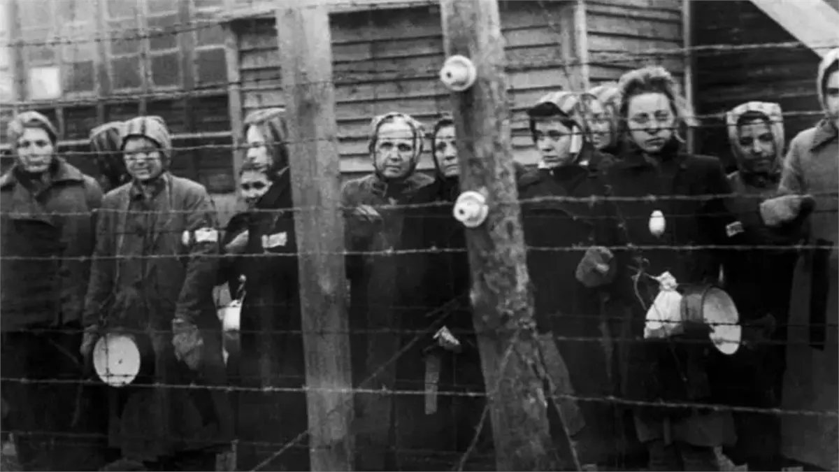 SIN24Horas's tweet photo. Llega a España el rodaje de "Each of Us", historias de mujeres prisioneras de los nazis #NoticiasSIN #EachOfUs
Más detalles en nuestro periódico https://t.co/y64zfgyfTU
https://t.co/3ddR5PIXc4 https://t.co/62ORmG1r6d