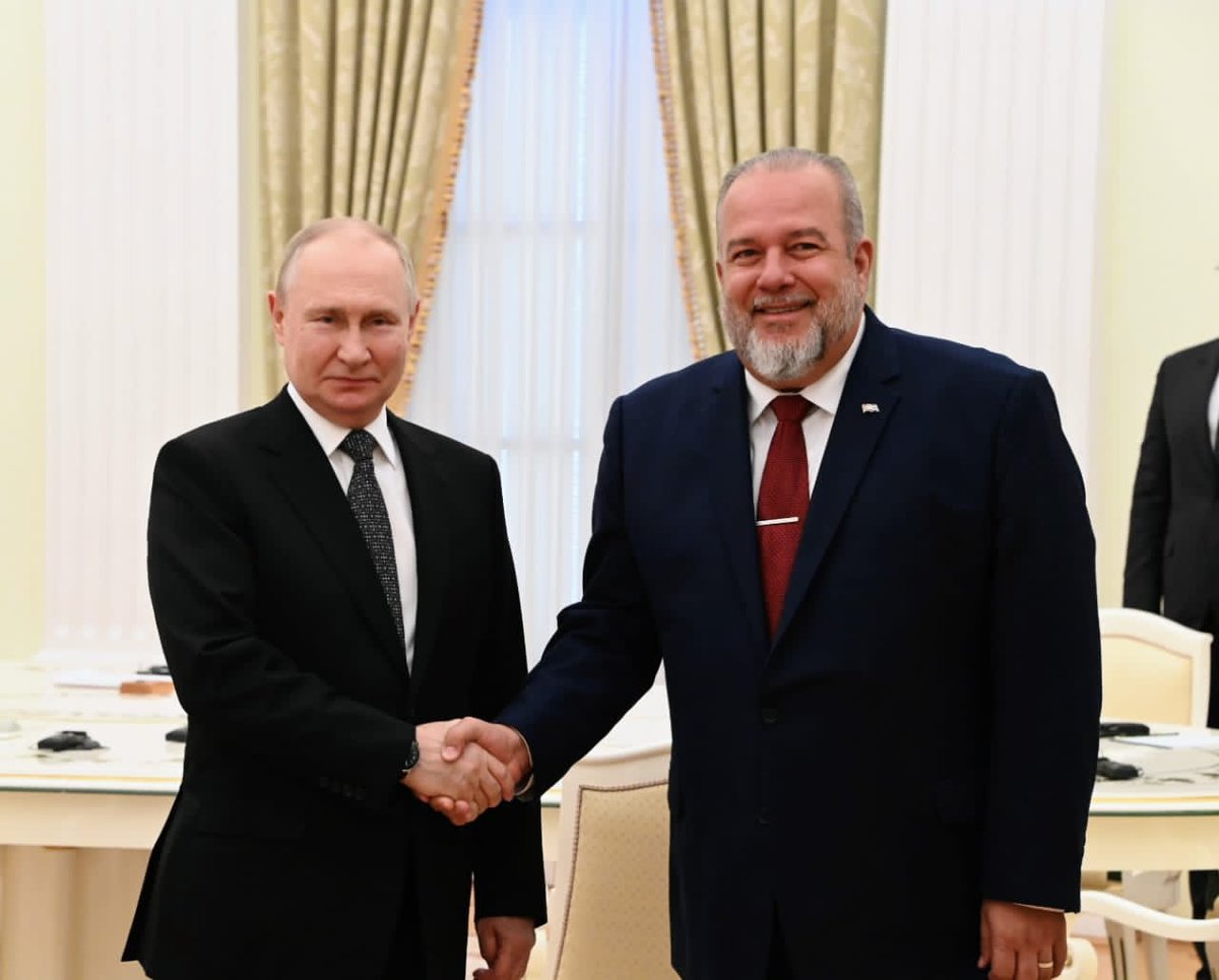 Enviamos una cálida felicitación en su cumpleaños al Presidente de la Federación de #Rusia, Vladímir Putin. 
#Cuba se honra de compartir entrañables lazos de amistad y cooperación con este hermano país.