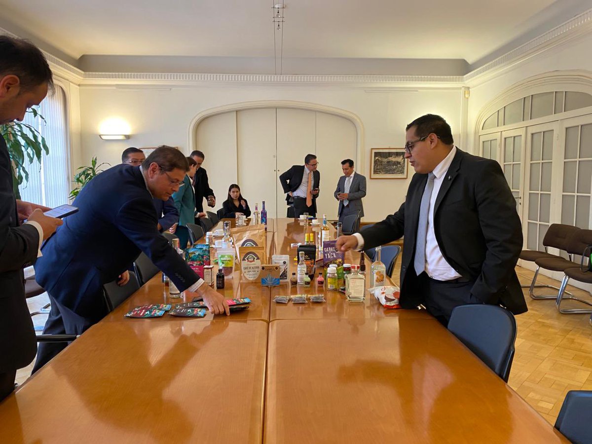 Great to meet the business delegation from <a href="/COMCE_Sur/">COMCE Sur</a> during their mission to Europe. We explored ways to boost cooperation and promote high-quality Mexican products — including those from southern states such as Puebla, Tabasco, Chiapas, Oaxaca and Veracruz — in European markets