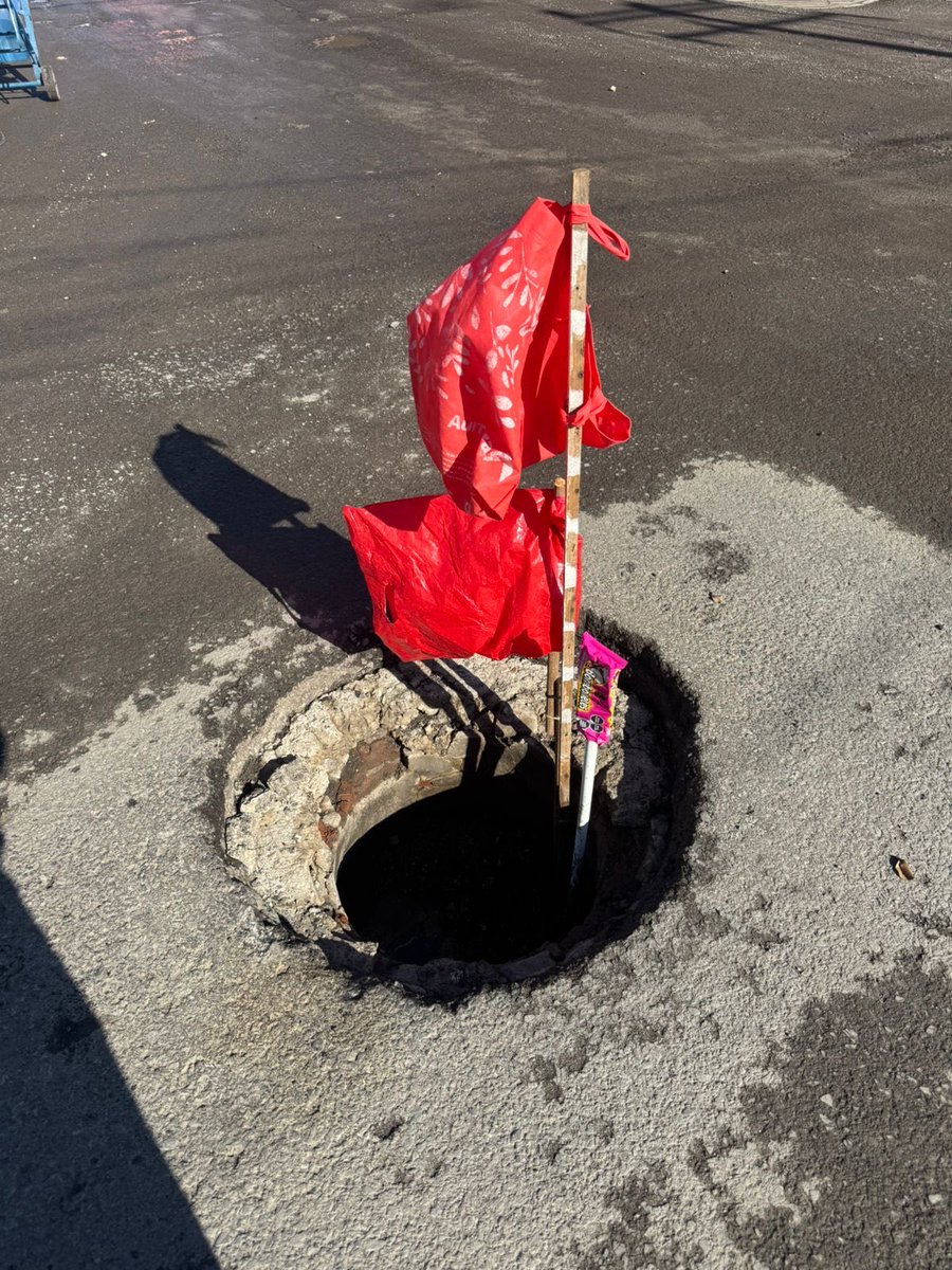 betyrodrey's tweet photo. @AguadePuebla reporto registro abierto en 109 poniente y 3 sur Loma bella debido a inundaciones del día de ayer 
Solicitamos también desazolve por favor https://t.co/4Lq7yk4IOu