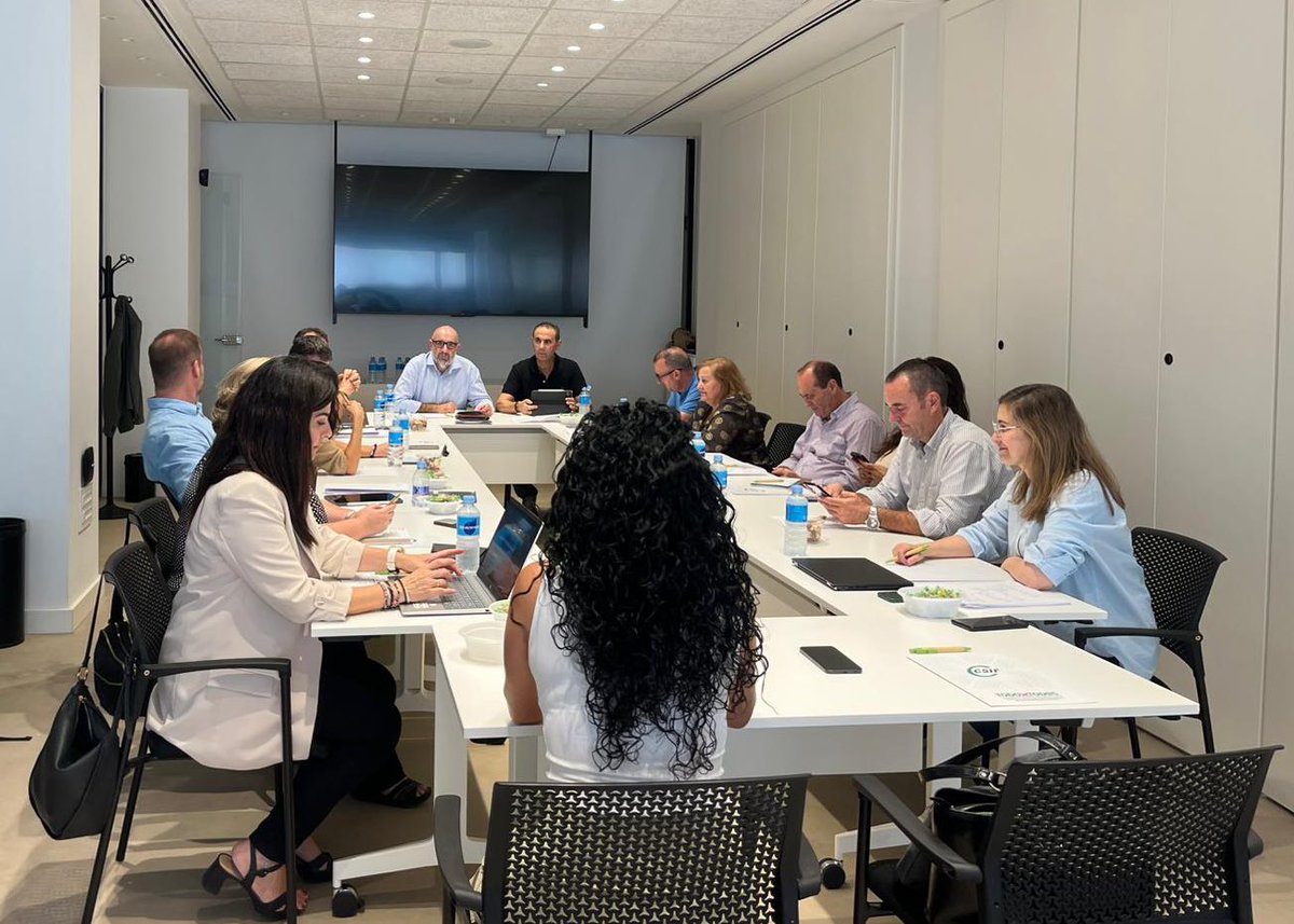 CSIFAndalucia's tweet image. 🗣️ Miguel Borra y Germán Girela presiden la reunión bilateral entre los Comités Ejecutivos de @CSIFnacional y CSIF Andalucía en Sevilla.
Ponemos en común las acciones en defensa de los empleados/as públicos/as y del personal de la empresa privada. #TodoXTodosEsMás