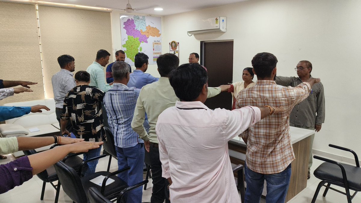 cdho_botad's tweet image. આજરોજ બોટાદ જિલ્લા પંચાયત આરોગ્ય શાખા ખાતે આરોગ્ય શાખાના તમામ અધિકારીશ્રી, કર્મચારીશ્રી દ્વારા વિકાસ સપ્તાહ કાર્યક્રમ અંતર્ગત ભારત વિકાસ પ્રતિજ્ઞા લીધેલ. @InfoBotadGoG @irushikeshpatel @qamo_botad @DMOBotad @PmjayBotad