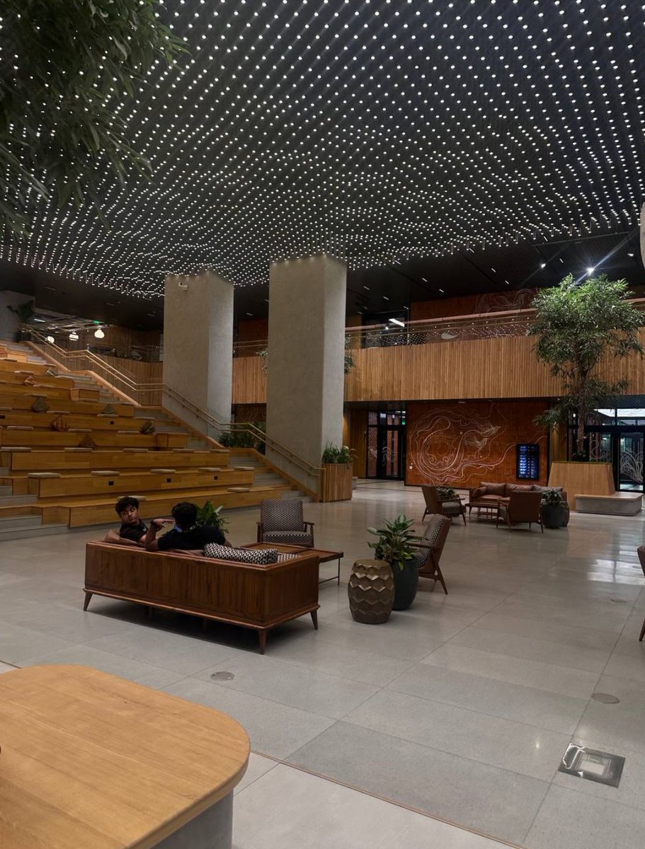 ZianTheBuilder's tweet image. Day 3 of the #30DayChallenge  visited dream place of every techie... 
&amp;gt;Woke up at 8 AM 
&amp;gt;visit google office
&amp;gt;Hit the gym for a solid workout
&amp;gt; 
Learned coding for 2 hrs
&amp;gt;Met with lot of awesome people.
Today is one of the best day i ever had...

(Do like the post to appreciate)