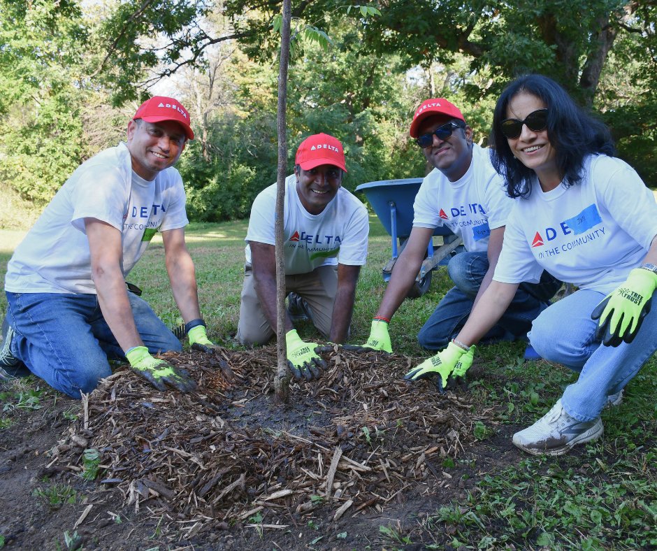TreeTrust's tweet image. Thanks to the generous support of @Delta, we planted a beautiful variety of trees at Kaposia Park! 🌳✨ This stunning park—home to a 24-hole disc golf course and scenic trails—is now even greener and more inviting for everyone to enjoy. 💚