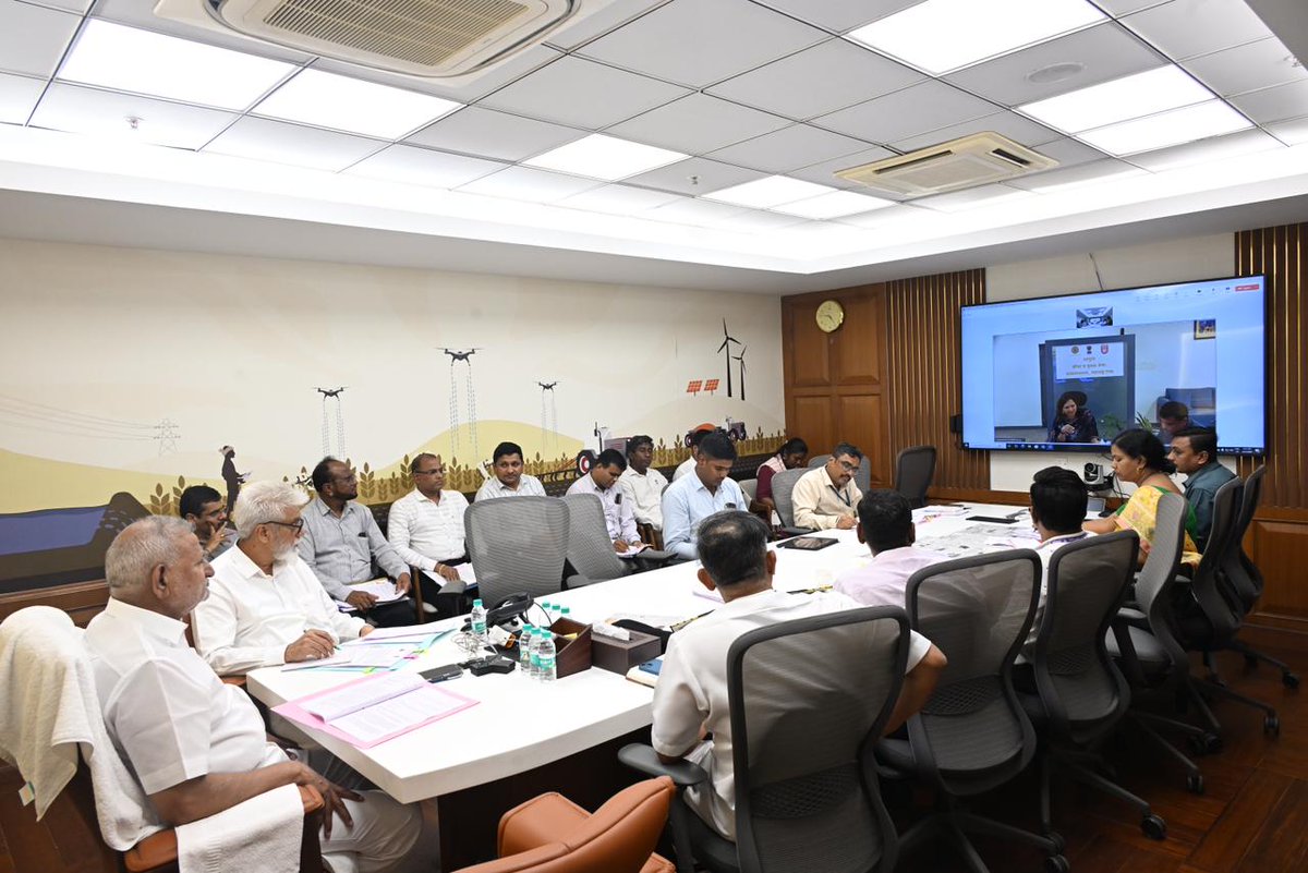 kokate_manikrao's tweet image. आज मंत्रालयायीन दालनात राष्ट्रीय छात्र सेना (एनसीसी), स्काऊट आणि गाईड संदर्भातील बैठक संपन्न झाली. राज्यातील विद्यार्थ्यांमध्ये शिस्त, तंदुरुस्ती आणि नेतृत्वगुण विकसित व्हावेत यासाठी शालेय स्तरावर एनसीसीचे प्रशिक्षण देण्यात यावे, असे निर्देश यावेळी दिले.

बैठकीस राज्याचे शालेय…