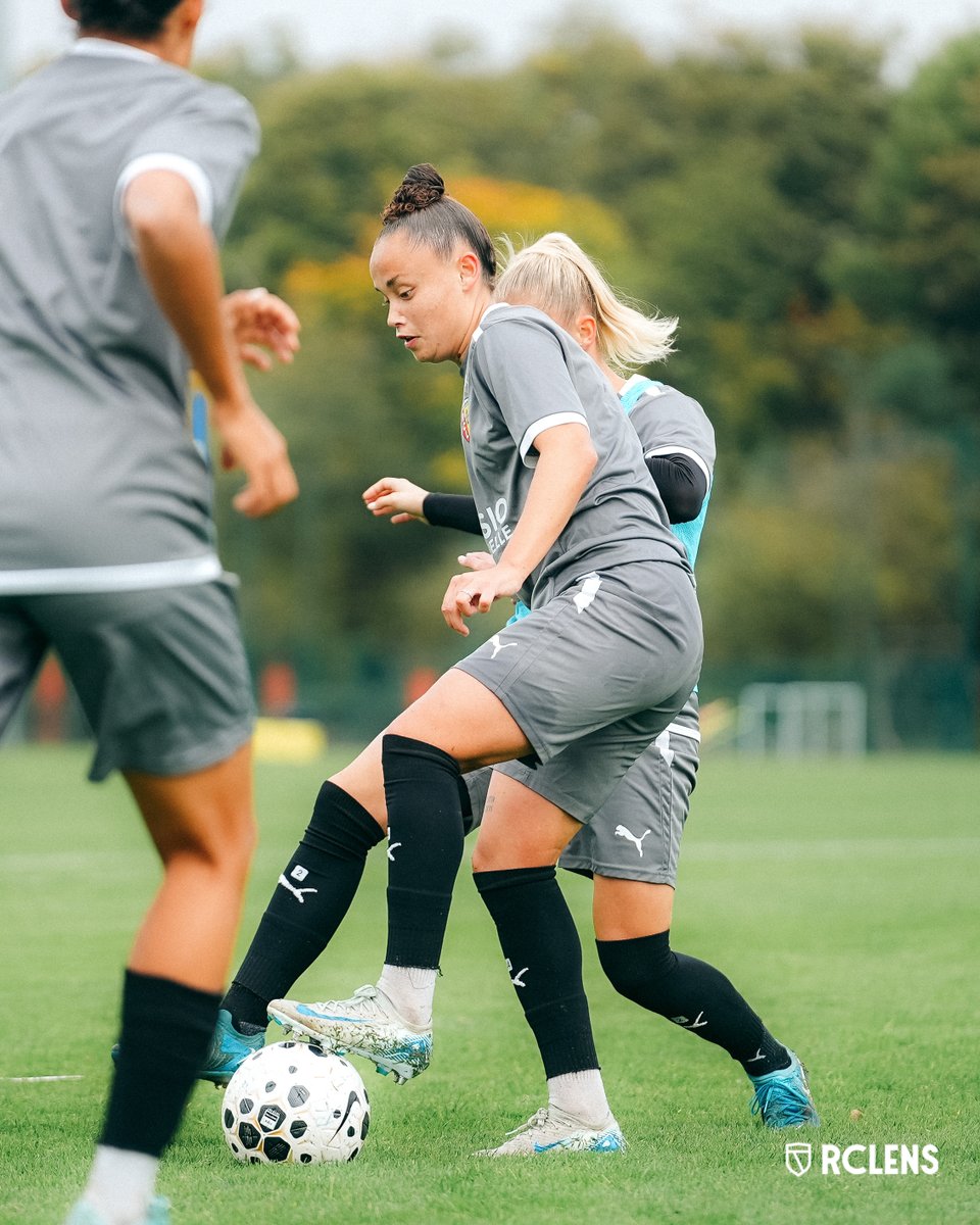 RCLensFeminin's tweet photo. Changement de 𝒄𝒐𝒎𝒑𝒆́𝒕𝒊𝒕𝒊𝒐𝒏 🔁
Même 𝒅𝒆́𝒕𝒆𝒓𝒎𝒊𝒏𝒂𝒕𝒊𝒐𝒏 👊 
 
Semaine de #CoupeLFFP pour les Lensoises qui, après leur victoire à Fleury (0-1) lors de la première journée de la phase de poules, se déplacent au Mans, ce samedi (15h30). 🔜

#RCElles #LMFCRCL https://t.co/qOLIAT9UPE