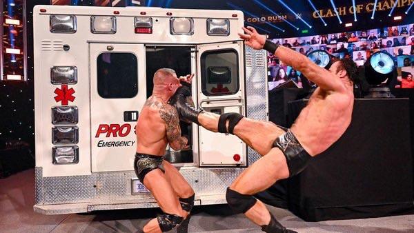 cape_wrestles's tweet image. Bring back Ambulance matches. Shit used to be beautiful.