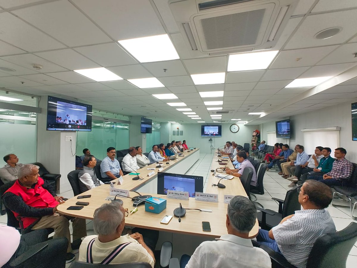 बिहार राज्य आपदा प्रबंधन प्राधिकरण के सभागार में आज एक विशेष कार्यक्रम का आयोजन किया गया। यह कार्यक्रम प्राधिकरण परिवार के लिए एक सौहार्दपूर्ण अवसर था, जिसमें माननीय सदस्य श्री शंभू दत्त झा का हार्दिक स्वागत किया गया।