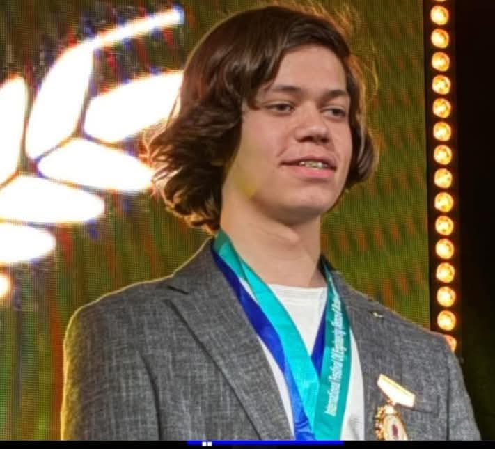 ويل کېږي دې اردن تبعي ځوان د اور ضد داسې ډرون الوتکه جوړه کړې چې د غږ په څپو اور وژني.

زموږ خوا ته پر ټکنالوژۍ بندښت روان دى؟! 🙂