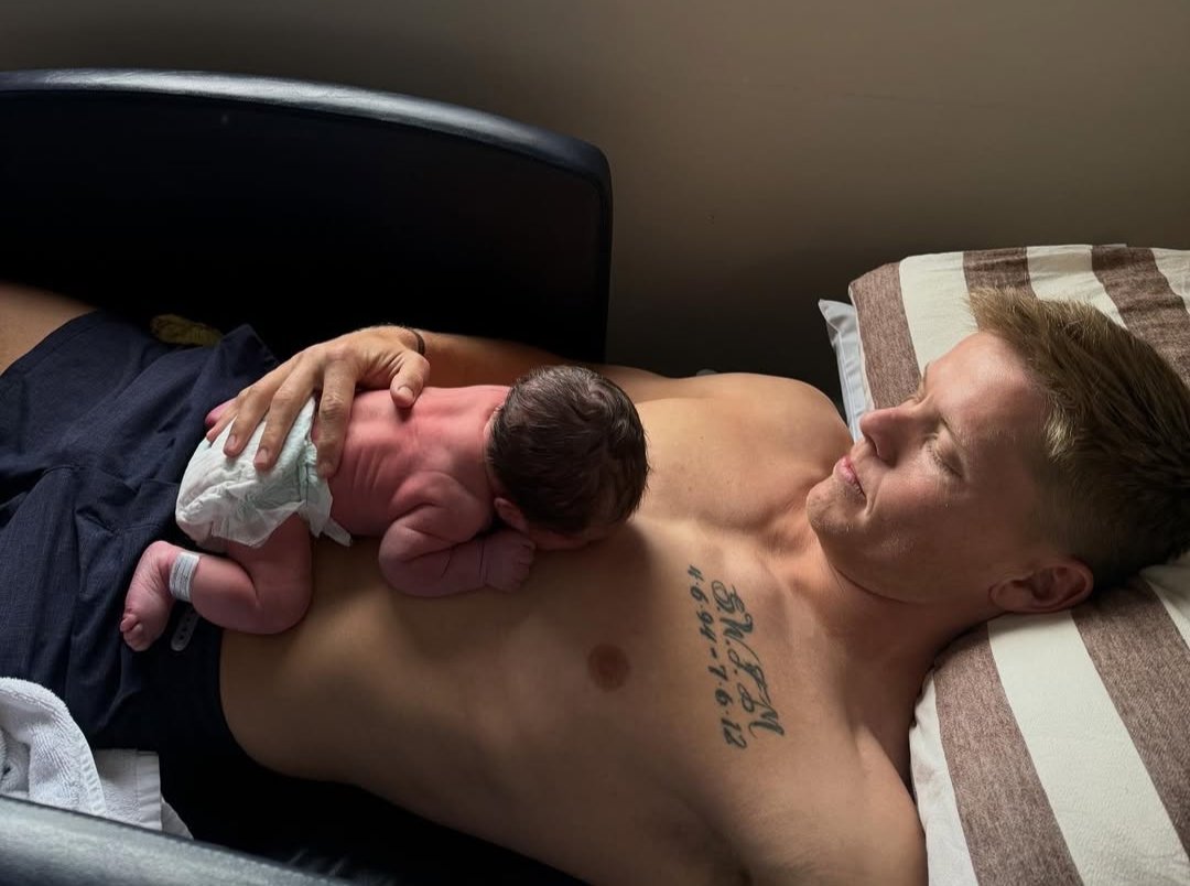 Shakthi82463806's tweet image. Baby boy for Nathan Ellis 🥹💛

#CSK | #WhistlePodu