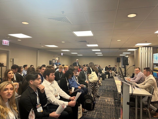 Members of the FPA Nexgen LEadership committee held a standing room only session at the CFP Board's Connections Conference. Well done Landon Warmund, Lillian Turner, Blake Pinyan &amp; Garrett Jackson!
FPA NexGen