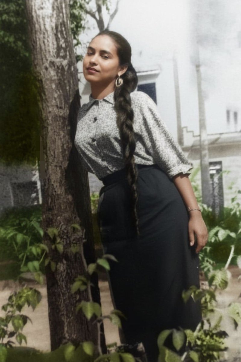 María Teresa posa mostrando su hermoso y largo cabello 😍🦋

#CasaMuseoHermanasMirabal #HermanasMirabal #MaríaTeresaMirabal