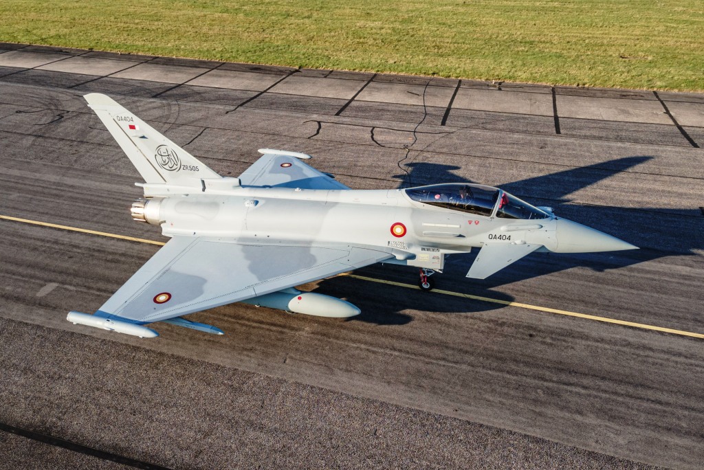 Türkiye Katar’dan İkinci El Eurofighter’ları Alabilir
Middle East Eye haberine göre, Türkiye’nin Katar’dan kullanılmakta olan Eurofighter Typhoon savaş uçaklarını satın almak için görüşmeler yürüttüğünü aktardı.
Katar halihazırda 24 adet Tranche 3A Eurofighter Typhoon