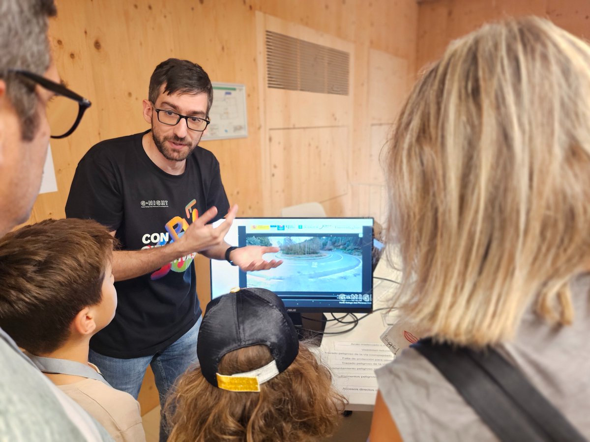 cintecx's tweet image. ➡️ Os investigador@s Mario Soilán , Ana Sánchez e Antón Núñez , do grupo #GeoTech, presentaron a actividade “#IA e simulación para a seguridade viaria”, para reducir e previr #accidentes de #tráfico. 
🔗Descubre os detalles: cintecx.uvigo.es/gl/cintecx-de-…
#GNight