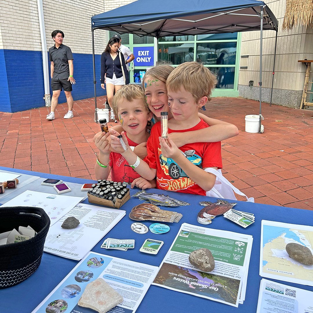 Staff recently participated in the #DelawareRiver Festival, held at Penn's Landing in Philly &amp; at Wiggins Park in Camden. Staff tabled on the Philly side &amp; had a great time talking about clean drinking water, river critters &amp; what we do at DRBC.
Info/pics: nj.gov/drbc/home/news…