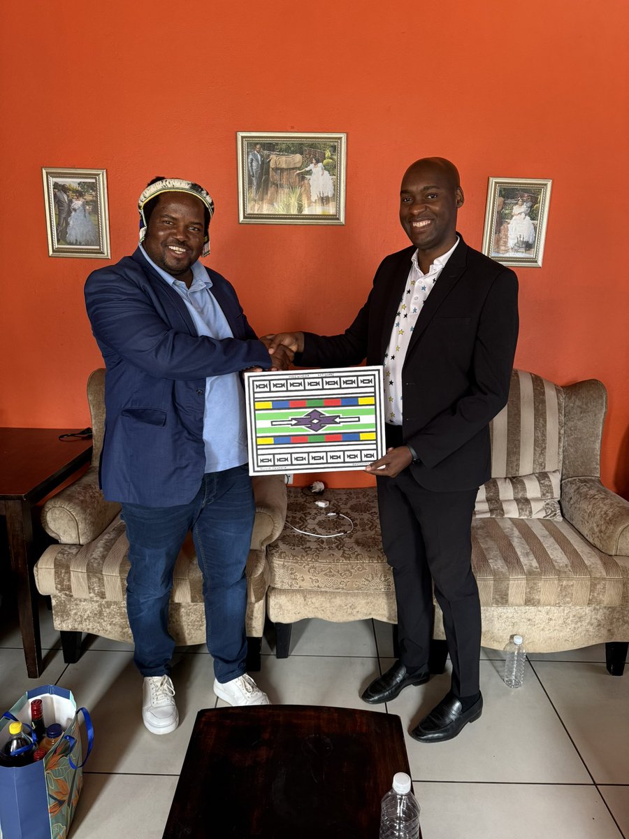 We visited iNkosi Magodongo kwa Mhlanga today.

We honour our Royalty and we must mobilise all sectors of society to contribute to building a country we want our children to inherit.