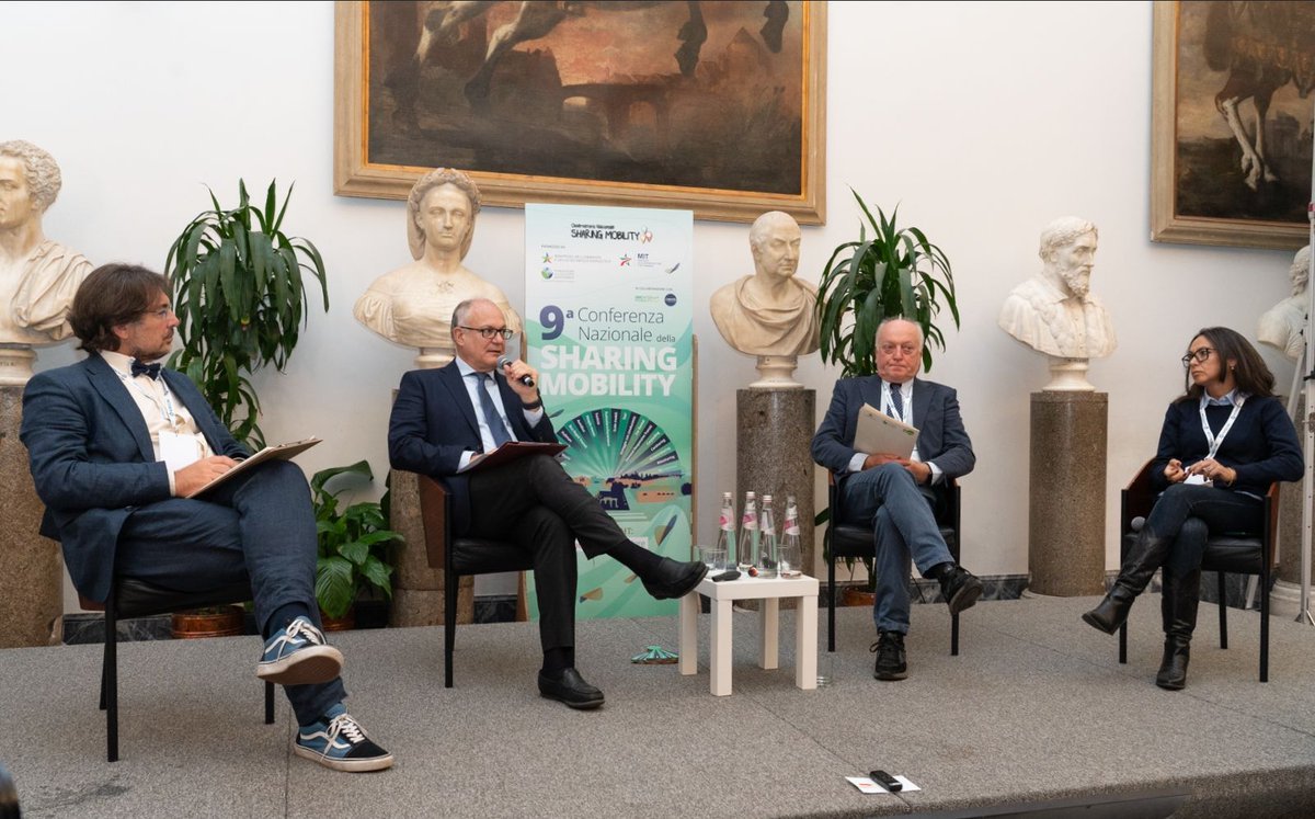susdefItalia's tweet image. La 9ª Conferenza Nazionale sulla #SharingMobility è stata un successo!
Sala piena, dibattiti e tante idee per una #mobilità urbana sempre più condivisa e accessibile.
👉 Scopri il 9° #Rapporto nazionale: fondazionesvilupposostenibile.org/dieci-anni-di-…