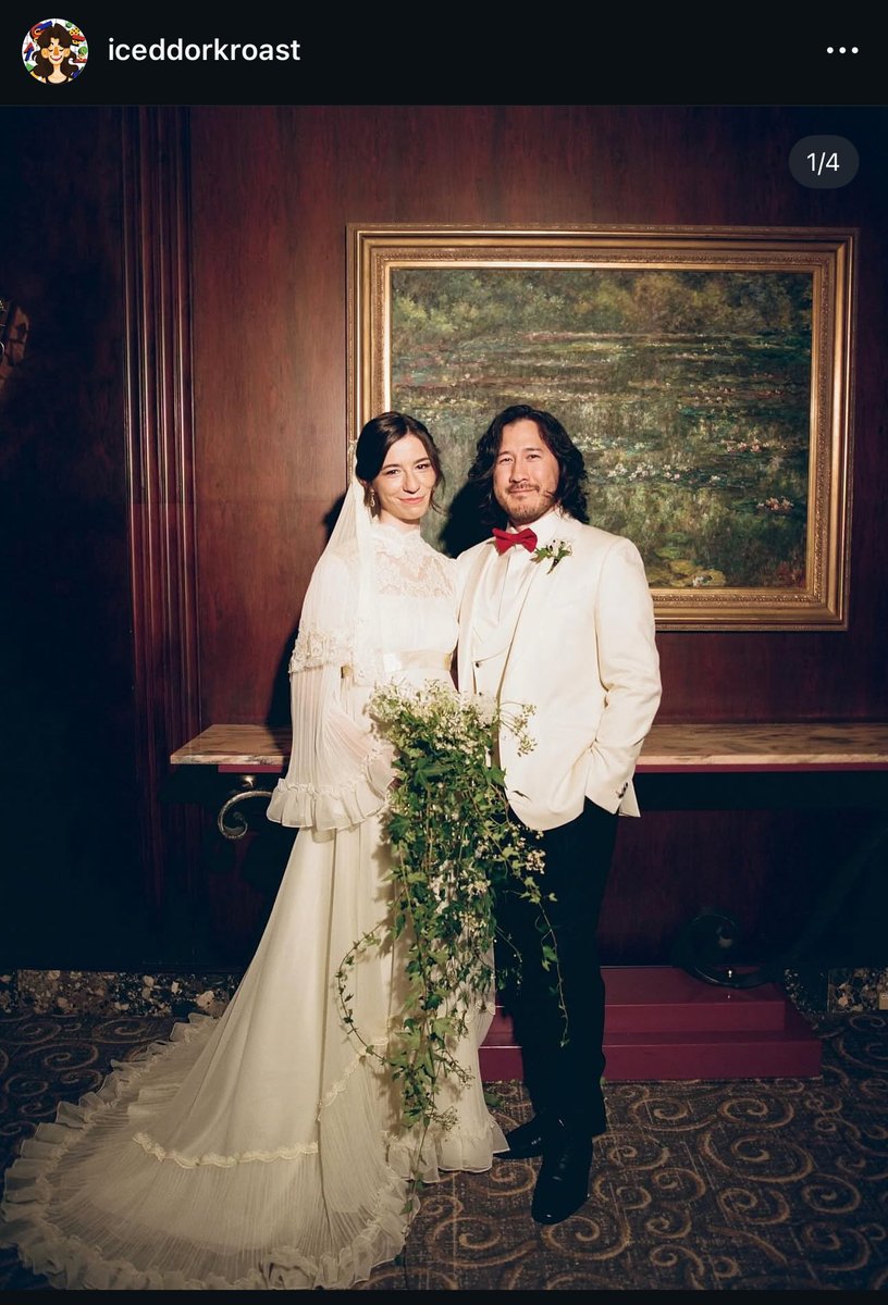 BlueWolfAngel28's tweet photo. OH GOD THEY ARE SO IN LOVE AND SO BEAUTIFUL CONGRATULATIONS MARK AND AMY OMG HOLY WAAAA https://t.co/a3eUm8wTnK