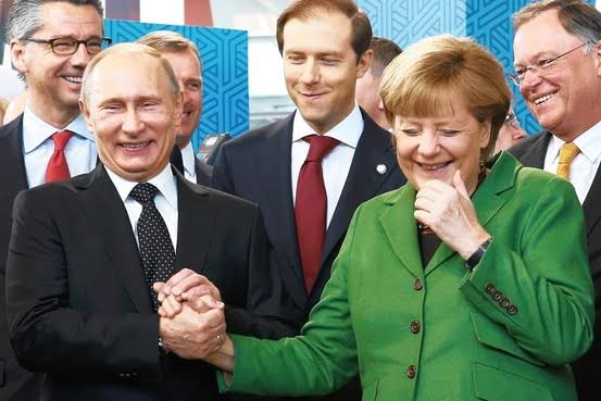 Merkel przez lata pompowała miliardy w Rosję przez Nord Stream.
💰 Putin budował za to czołgi.
A dziś Merkel ma czelność sugerować, że to Polska jest winna wojny w Ukrainie.
To nie ironia. To europejska tragedia.
#Merkel #Rosja #Ukraina #Polska #NordStream