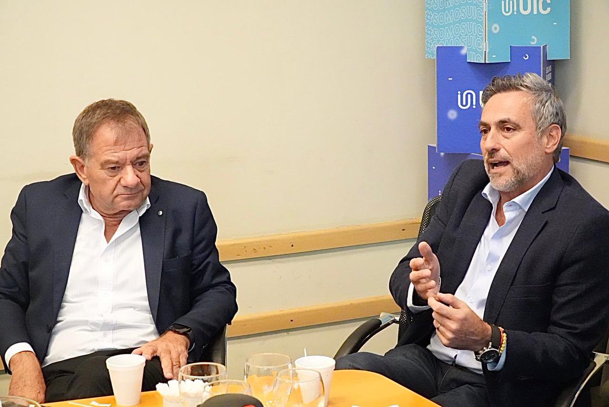 ramonjmestre's tweet photo. Un encuentro clave: me reuní con autoridades e integrantes de la @UICba para escuchar sus demandas. Queda claro que la sinergia entre lo público y lo privado es necesaria para que Córdoba progrese. También, que las reglas de juego sean claras en nuestra provincia para avanzar en la generación de empleo y el desarrollo federal. 

Voy a defender al sector industrial cordobés allá en Buenos Aires y acá en Córdoba.