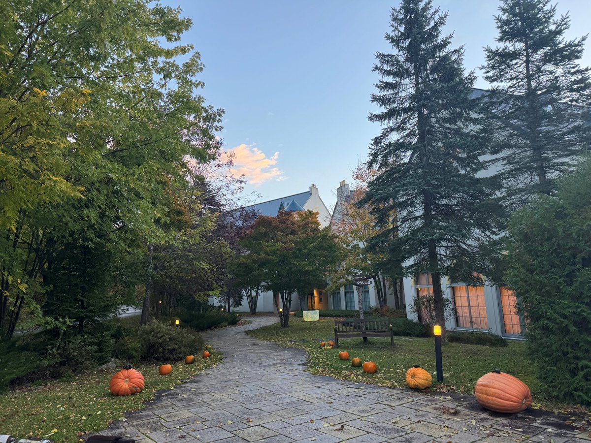 おはようございます。              　　　　　　　　　　　　　　                                        今朝６時頃の気温は１０℃。        
朝からパラパラと雨が降っていました。

  #遠軽 #丸瀬布 #企業公式が毎朝地元の天気を言い合う