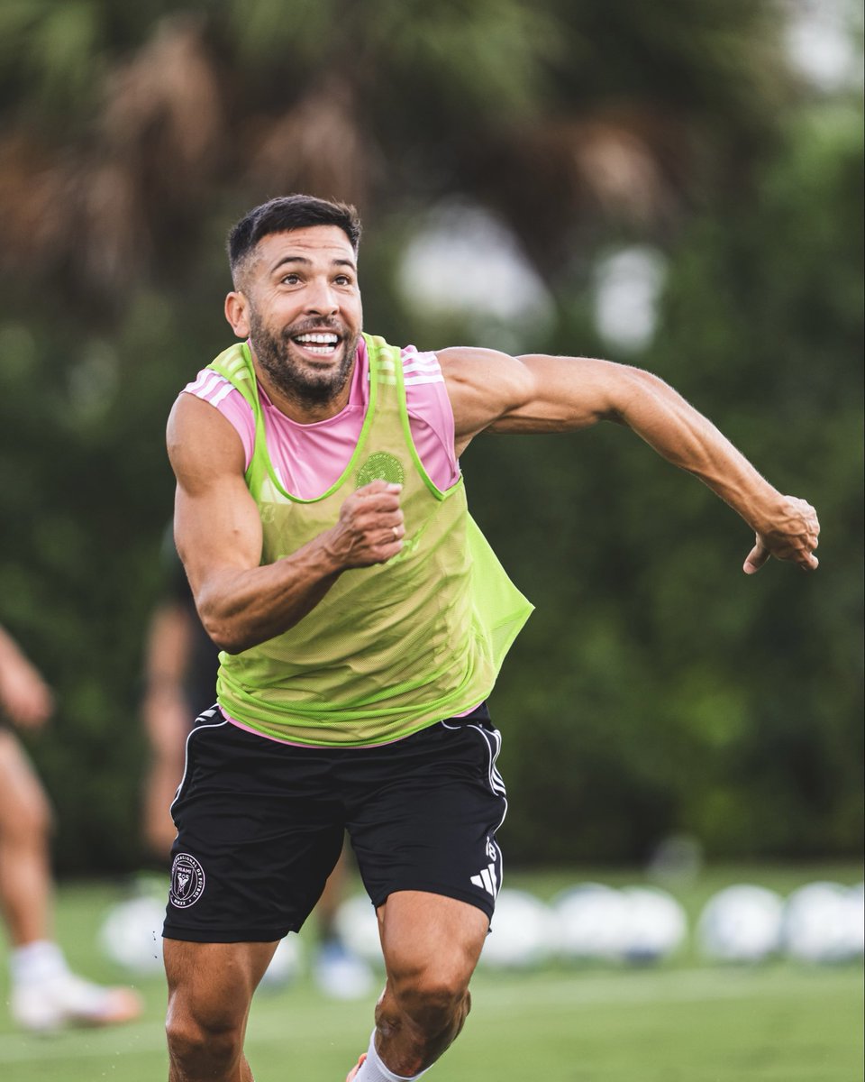 XGLAVOZ's tweet image. It would be all smiles for Jordi Alba & Sergio Busquets if they can retire with an #MLS Cup 🏆 ..#Messi & the boys surely will have an extra motivation to make it happen..
#InterMiamiCF hasn’t been great, but they are still good enough to win a title..