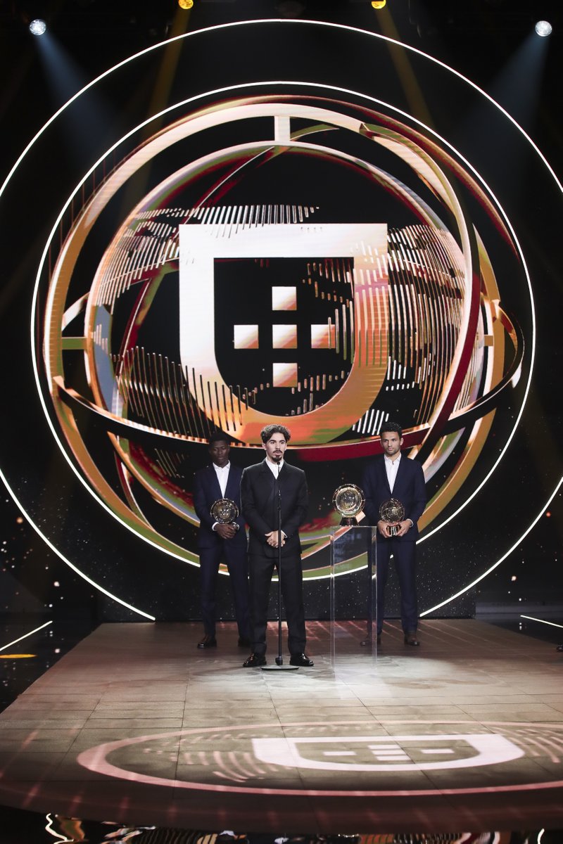 Canal_11Oficial's tweet image. 𝗘́𝗣𝗢𝗖𝗔 𝗗𝗢𝗨𝗥𝗔𝗗𝗔 💎 Encantaram a Europa e agora brilham nos #PortugalFootballGlobes 🌍🏆