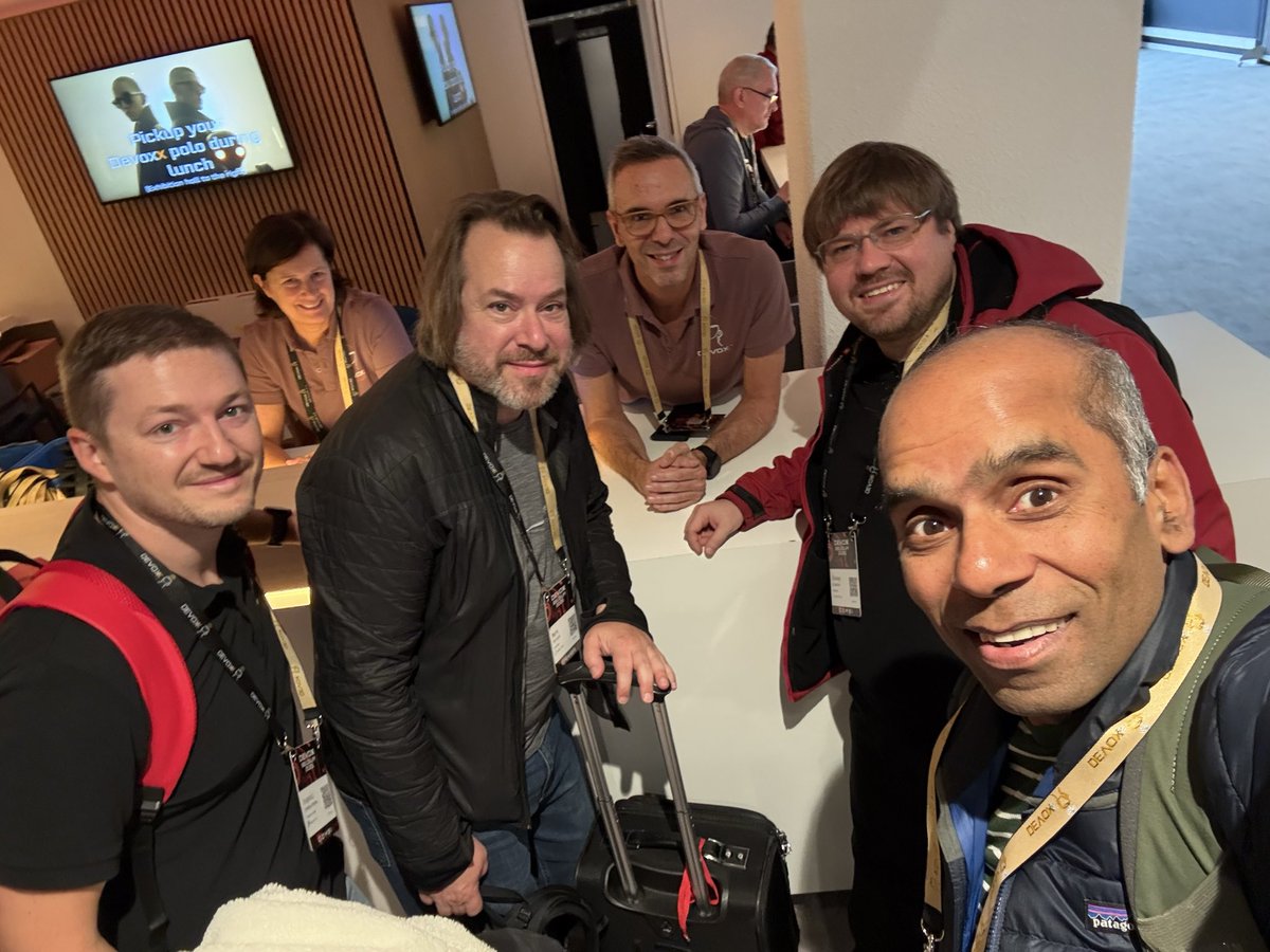arungupta's tweet image. Very happy to be back at #Devoxx and hanging out with friends and newly minted @jetbrains team