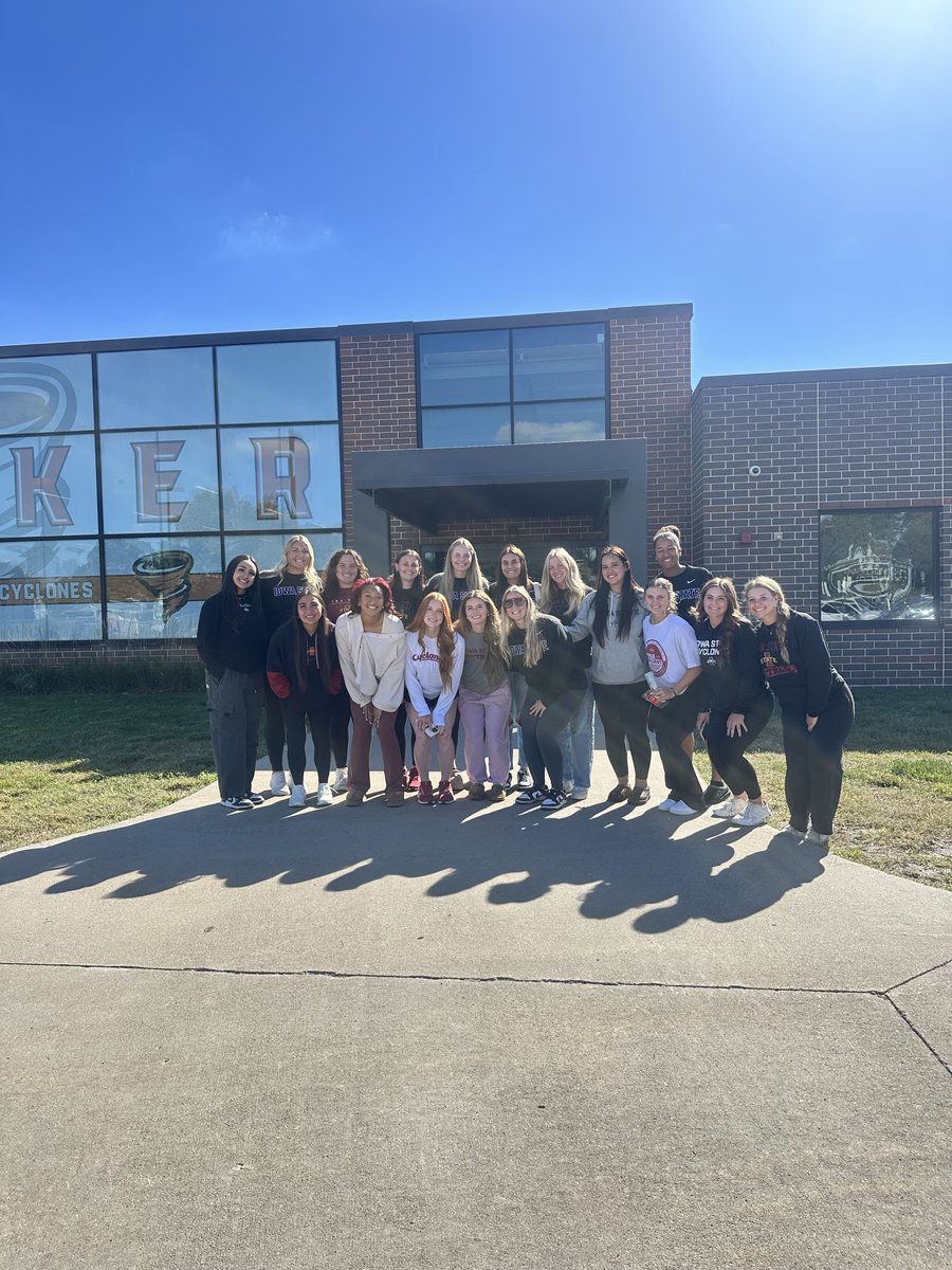 CycloneSB's tweet image. we had a blast hanging out with the students of Meeker Elementary this morning 😁

🌪️🥎🌪️